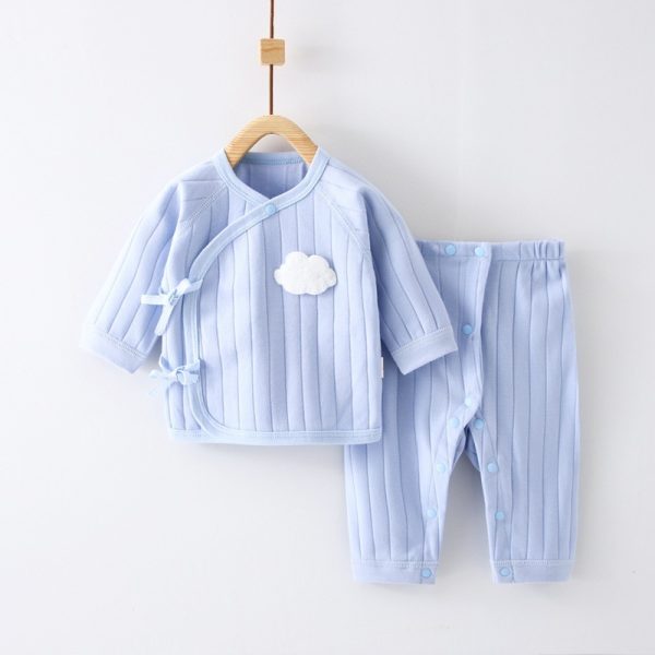 Newborn baby clothes made of pure cotton